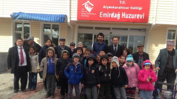 Mehmet Akif Ersoy İlkokulu Minik Öğrencileri Huzur evi Sakinlerini Ziyaret Etti