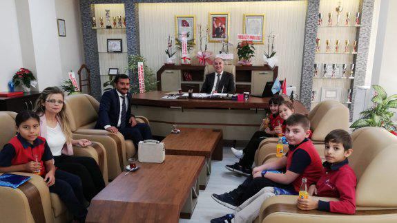Aziziye İlkokulundan İlçe Milli Eğitim Müdürümüz Gürkan Emeksiz´e Ziyaret