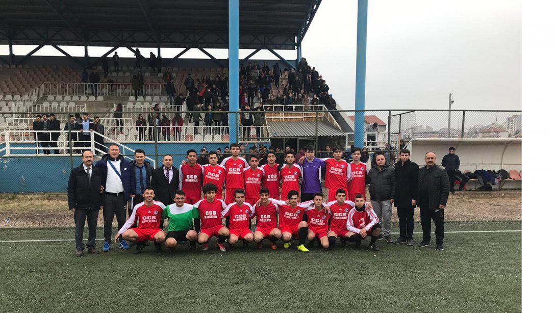 Emirdağ okullar arası futbol turnuvasında Emirdağ Anadolu Lisesi finalde Emirdağ M.Z.Sarı Anadolu Lisesi´ni 2-0 yenerek şampiyon oldu.
