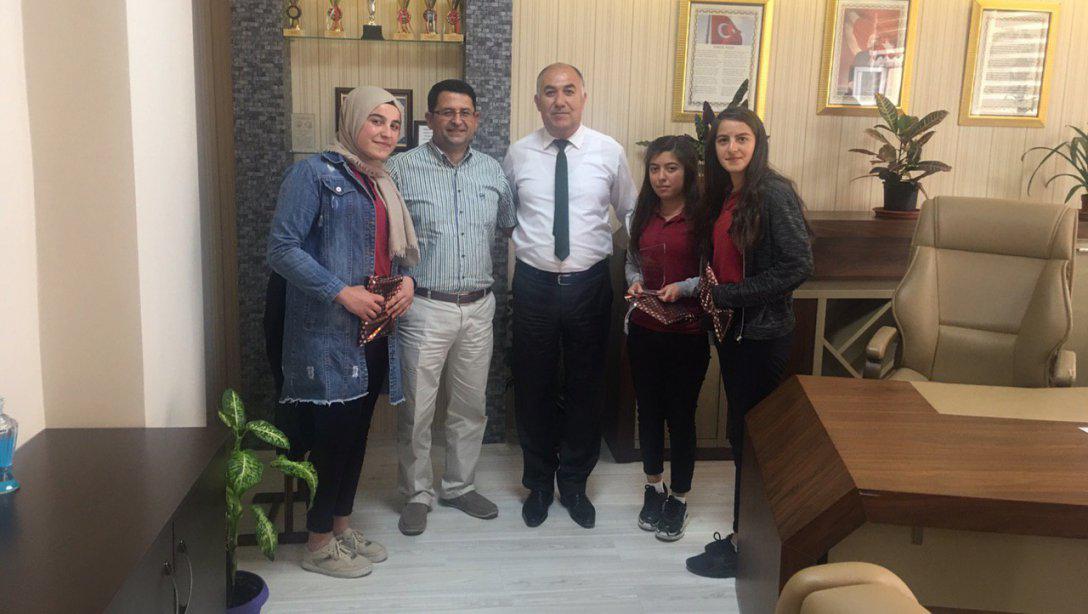 Ecdada Mektup Yarışmasında Metin Zülbiye Sarı Anadolu Lisesi Öğrencilerinden Başarı