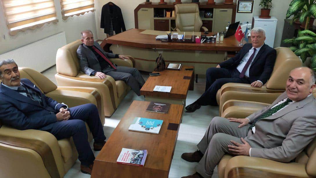 Milli Eğitim Bakanlığı Müfettişleri Ayhan Gülsever ve İsmail Kirli, İlçe Milli Eğitim Müdürü Gürkan EMEKSİZ'i ziyaret ettiler.