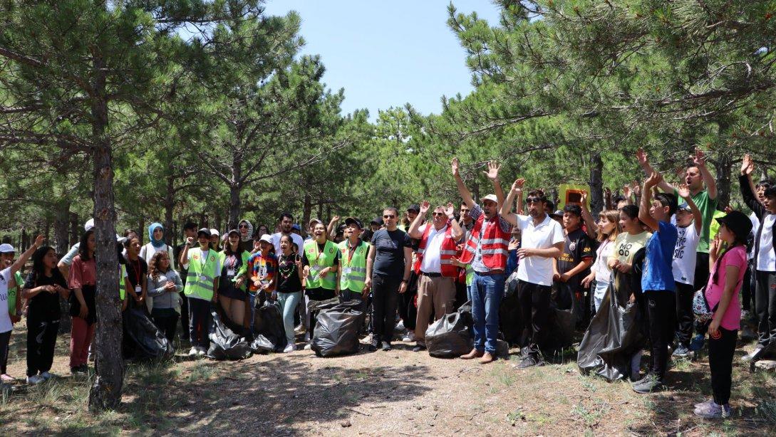 Türkiye Çevre Haftası Etkinlikleri Kapsamında Düzenlenen Atık ve Çöp Toplama Etkinliği Yoğun Bir Katılımla Gerçekleşti