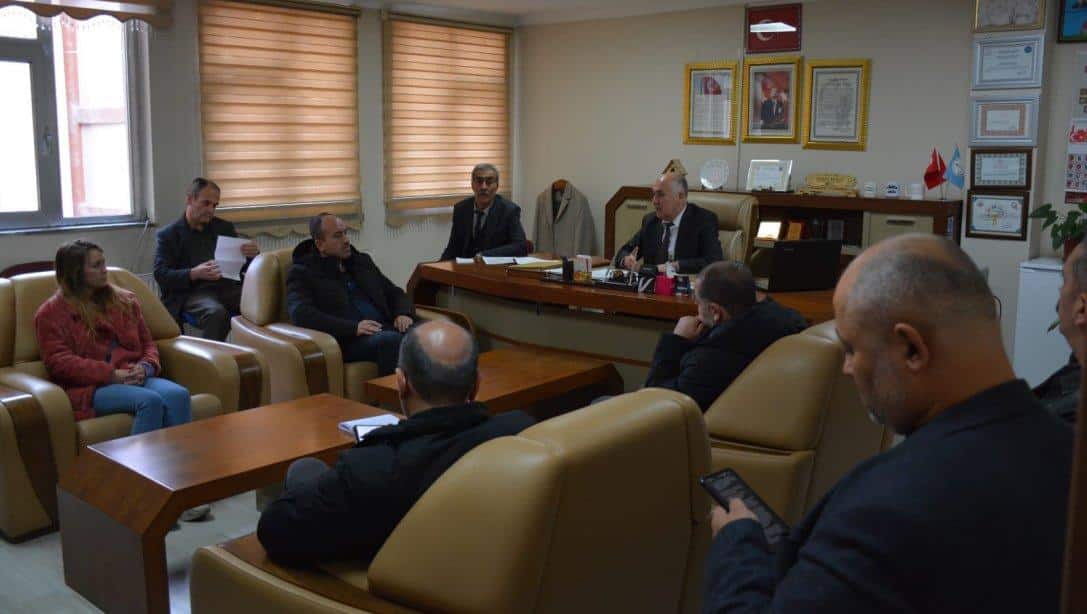 İlçe Milli  Eğitim Müdürü Gürkan EMEKSİZ başkanlığında bilgilendirme ve değerlendirme toplantısı gerçekleşti.