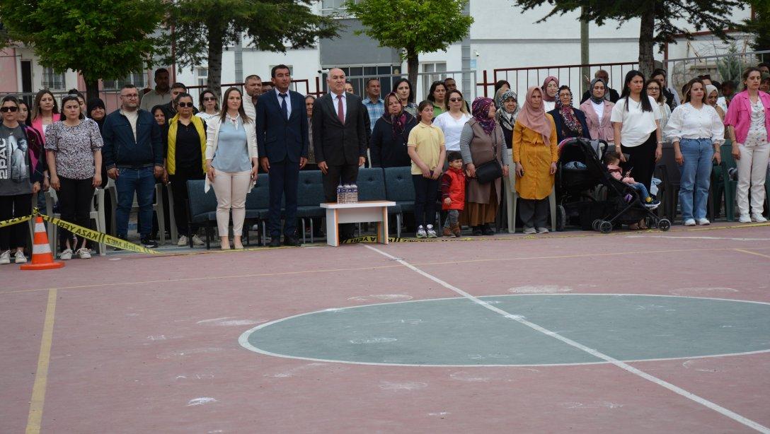 İlçe Milli Eğitim Müdürü Gürkan EMEKSİZ Aziziye İlkokulu tarafından gerçekleştirilen 23 Nisan Ulusal Egemenlik ve Çocuk Bayramı kutlama etkinliğine katıldı .